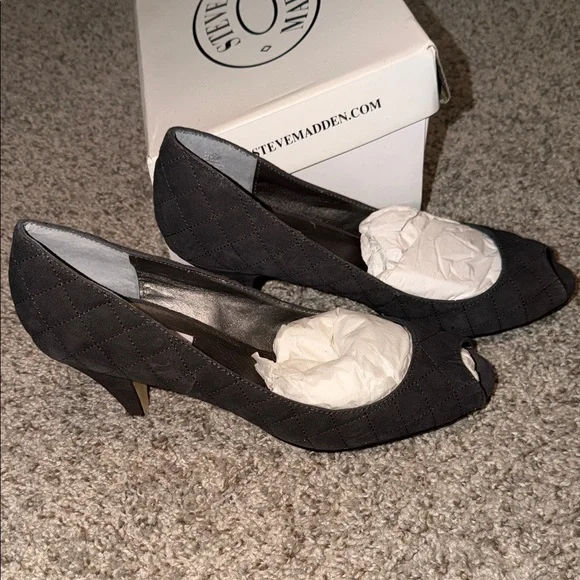 Steve Madden Quilted Black Peep Toe Heels - Picture 4 of 9